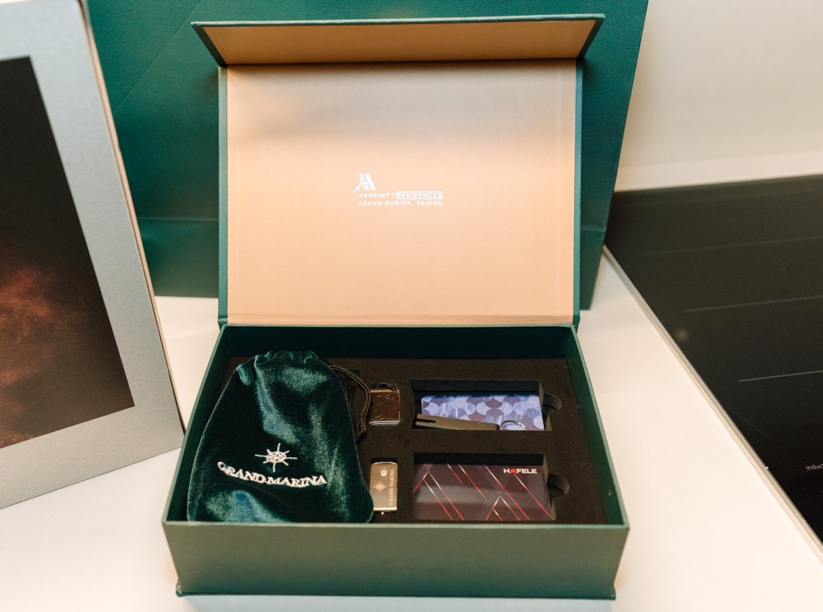 Cũng như tiêu chuẩn dịch vụ của Marriott International, sự tinh tế và ân cần thể hiện trong từng chi tiết dù là nhỏ nhất của trải nghiệm bàn giao căn hộ.