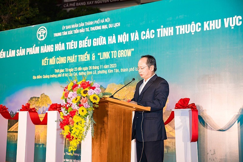 Ông Lê Tự Lực, Phó giám đốc Trung tâm Xúc tiến Đầu tư, Thương mại, Du lịch Thành phố Hà Nội phát biểu tại buổi triển lãm.