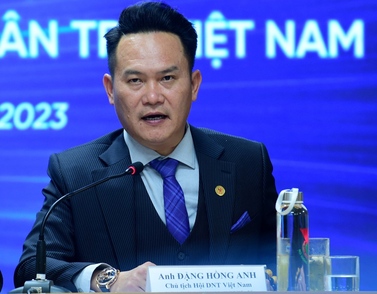 Doanh nhân Đặng Hồng Anh, Chủ tịch Hội Doanh nhân trẻ Việt Nam Doanh nhân Đặng Hồng Anh, Chủ tịch Hội Doanh nhân trẻ Việt Nam