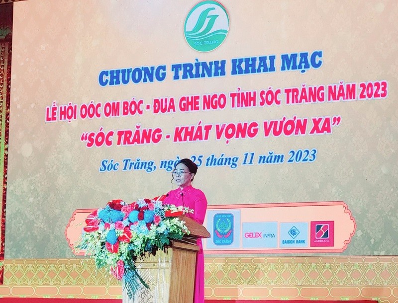 Bà Huỳnh Thị Diễm Ngọc, Phó Chủ tịch UBND tỉnh Sóc Trăng phát biểu khai mạc Lễ hội. Ảnh: Cao Xuân Bà Huỳnh Thị Diễm Ngọc, Phó Chủ tịch UBND tỉnh Sóc Trăng phát biểu khai mạc Lễ hội. Ảnh: Cao Xuân