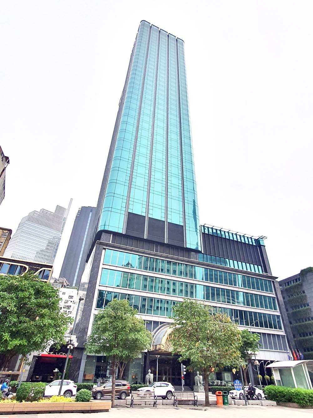 Tòa nhà Times Square nằm tại vị trí đắc địa ở trung tâm quận 1 (TP.HCM). Ảnh: Lê Toàn