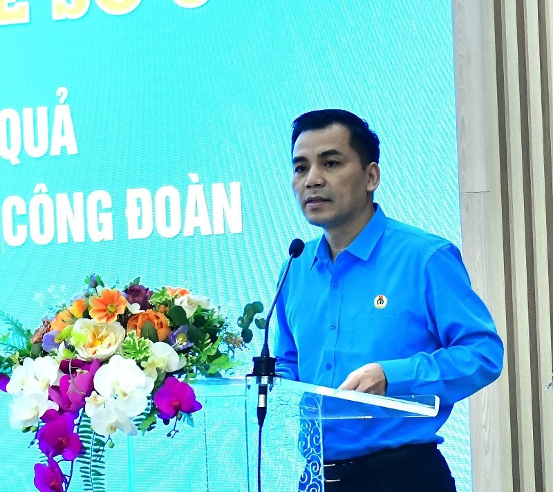 Ông Lê Đình Hùng, Phó chủ tịch Liên đoàn Lao động Thành phố Hà Nội đề xuất một số nội dung để xây dựng nguồn tài chính mạnh, phát triển bền vững. (Ảnh: Nguyễn Ly)