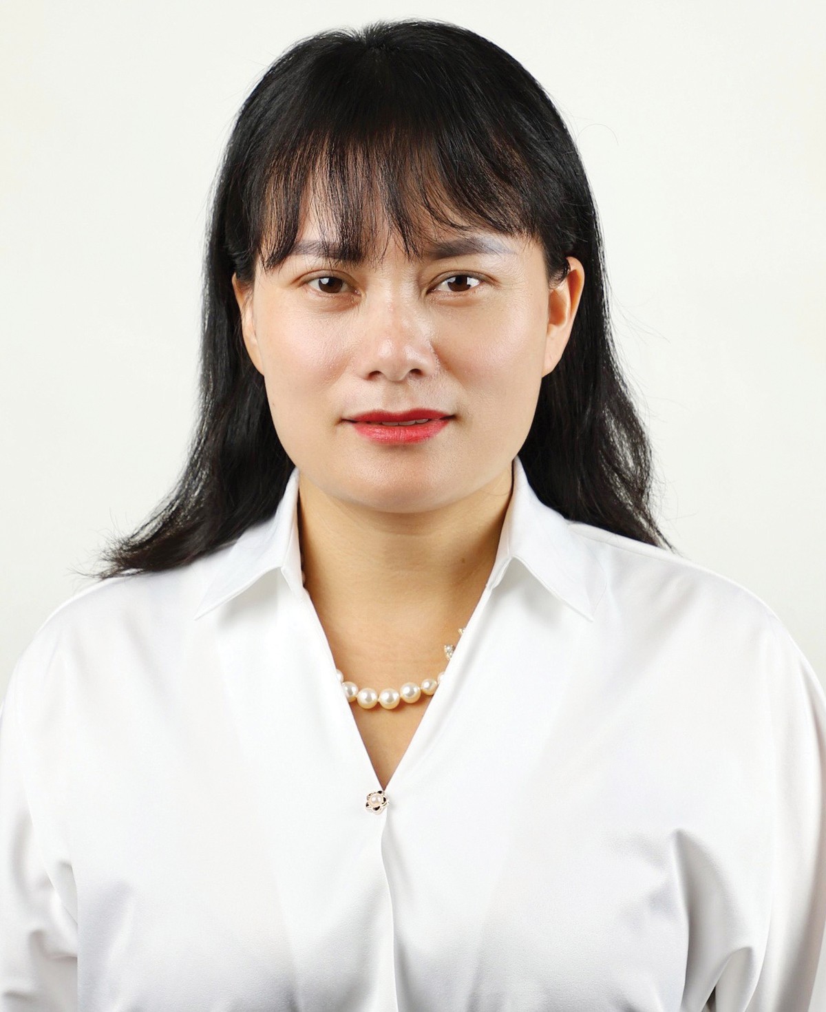 Bà Phùng Thị Bình, Phó tổng giám đốc Ngân hàng Nông nghiệp và Phát triển nông thôn Việt Nam (Agribank).