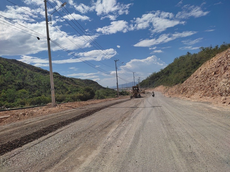 Dự án sửa chữa, nâng cấp tuyến đường nối Khu kinh tế Nhơn Hội với xã Nhơn Hải. Ảnh chụp tháng 8/2023.