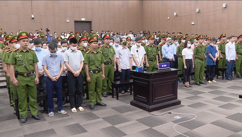 Các bị cáo trong phiên xét xử sơ thẩm.