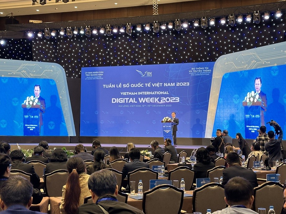 Ông Cao Tường Huy, Chủ tịch UBND tỉnh Quảng Ninh phát biểu. Ảnh: Quỳnh Nga. Ông Cao Tường Huy, Chủ tịch UBND tỉnh Quảng Ninh phát biểu. Ảnh: Quỳnh Nga.