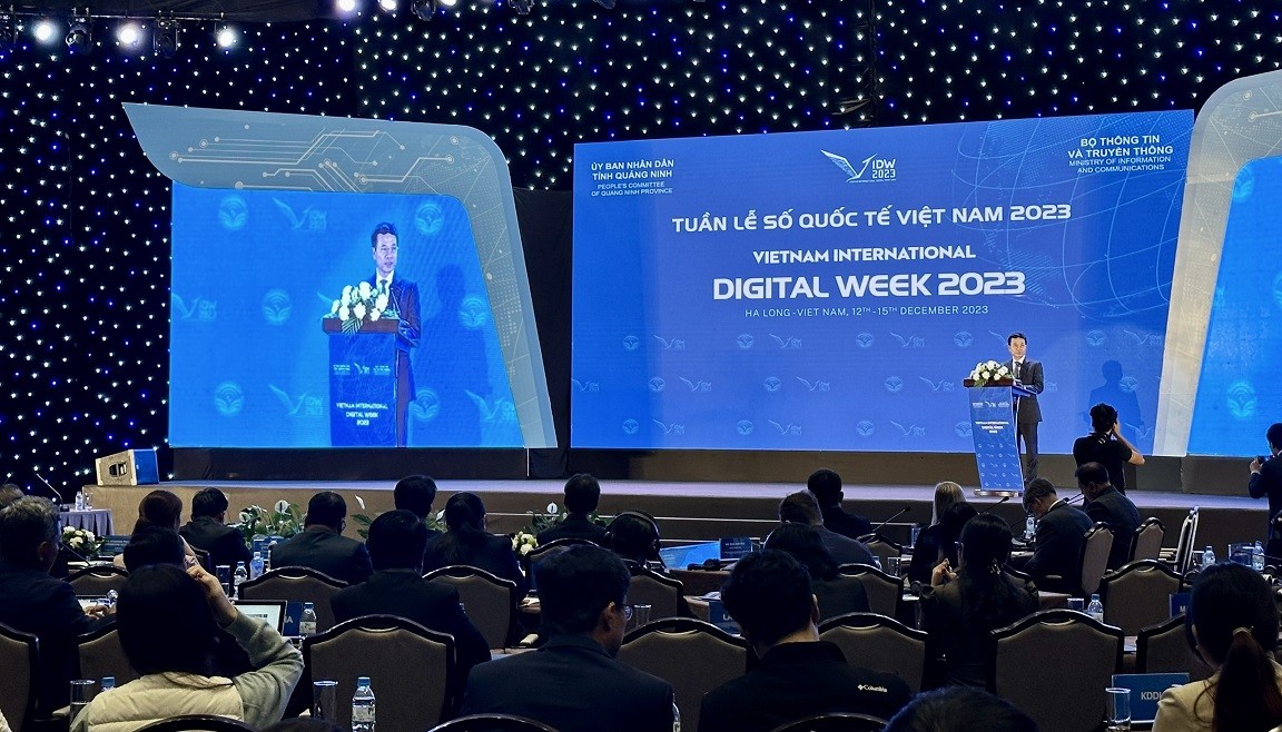 Ông Nguyễn Mạnh Hùng, Bộ trưởng Bộ Thông tin và Truyền thông Việt Nam phát biểu. Ảnh: Quỳnh Nga. Ông Nguyễn Mạnh Hùng, Bộ trưởng Bộ Thông tin và Truyền thông Việt Nam phát biểu. Ảnh: Quỳnh Nga.