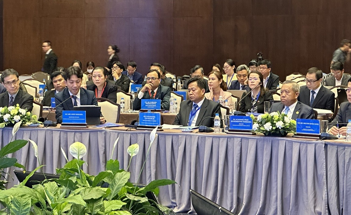 Các diễn giả trao đổi tại hội nghị. Ảnh: Quỳnh Nga Các diễn giả trao đổi tại hội nghị. Ảnh: Quỳnh Nga