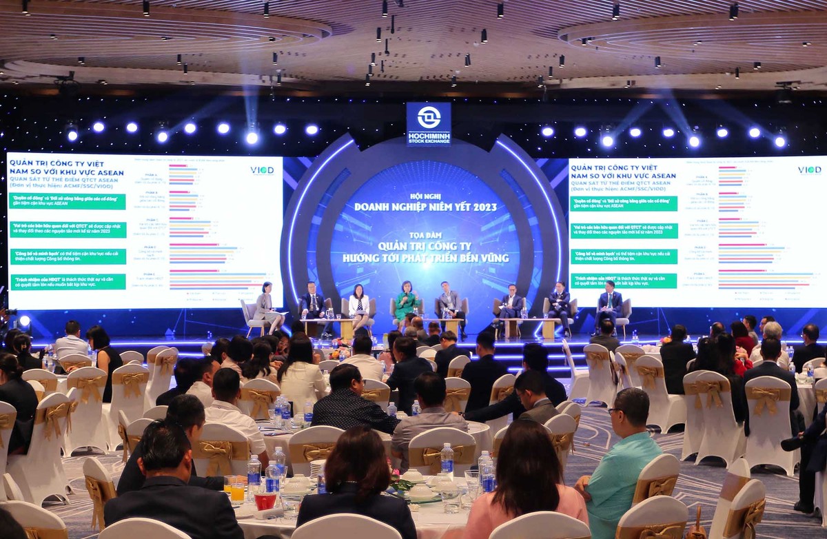 Tọa đàm với chủ đề “Quản trị công ty hướng tới phát triển bền vững”.