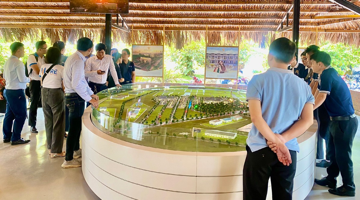 Nhu cầu tìm mua nhà gia tăng dịp cận Tết. Ảnh: Việt Dũng