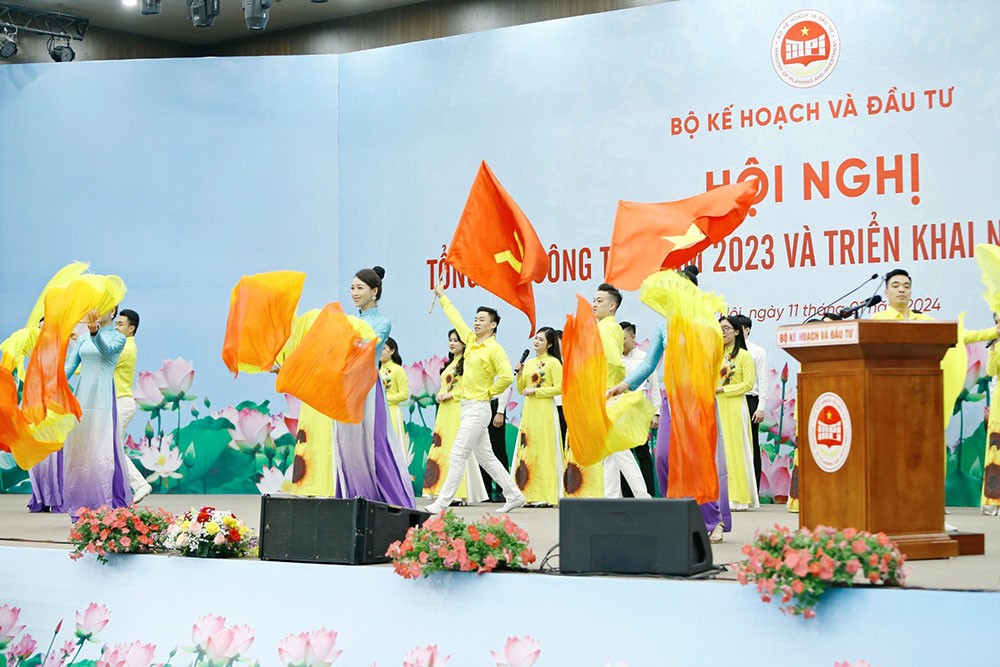 Hội nghị Tổng kết công tác năm 2023 và triển khai nhiệm vụ năm 2024 được tổ chức tại NIC Hòa Lạc, với tổng số đại biểu tham dự là khoảng 1.100 đại biểu.