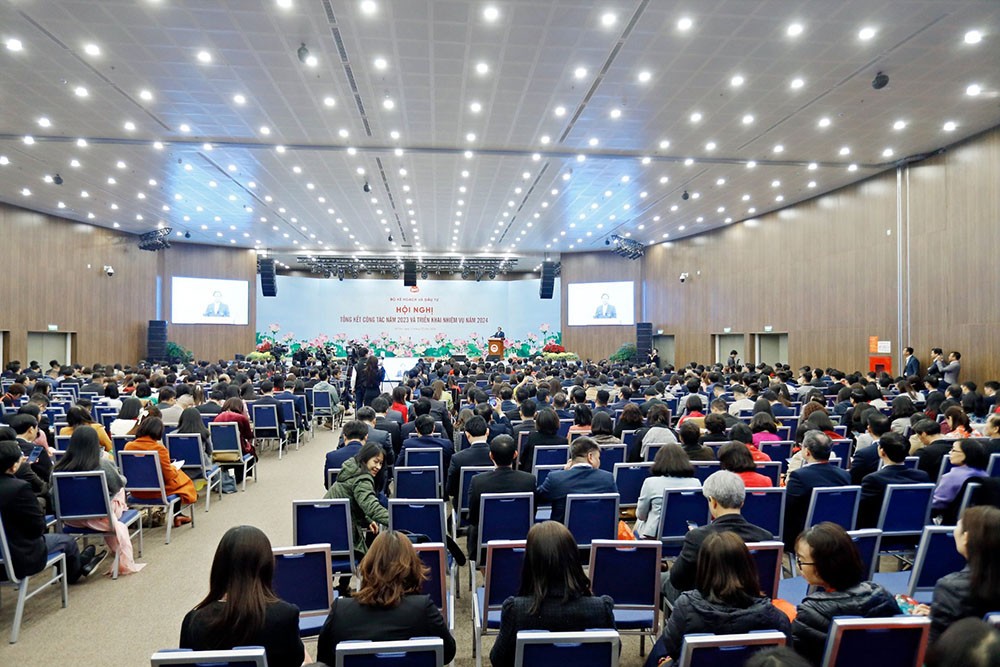 Thủ tướng yêu cầu đẩy mạnh nghiên cứu chiến lược, tham mưu chiến lược để làm tốt hơn nữa việc kiến tạo phát triển, thúc đẩy khởi nghiệp, đổi mới sáng tạo.