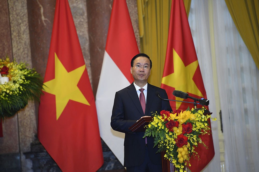 Việt Nam và Indonesia thiết lập quan hệ năm 1955. Năm 2003, hai nước xác lập quan hệ Đối tác Toàn diện và nâng lên Đối tác Chiến lược vào năm 2013.