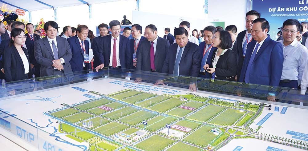 Lãnh đạo bộ, ngành, địa phương tham quan mô hình Dự án Khu công nghiệp Quảng Trị