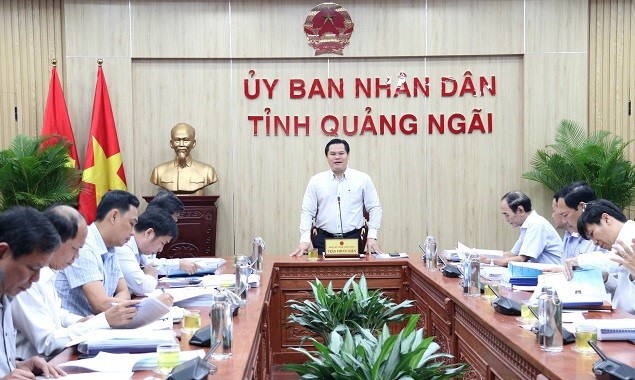 Phó chủ tịch UBND tỉnh Quảng Ngãi Trần Phước Hiền chỉ đạo tháo gỡ vướng mắc về đầu tư hạ tầng các cụm công nghiệp.