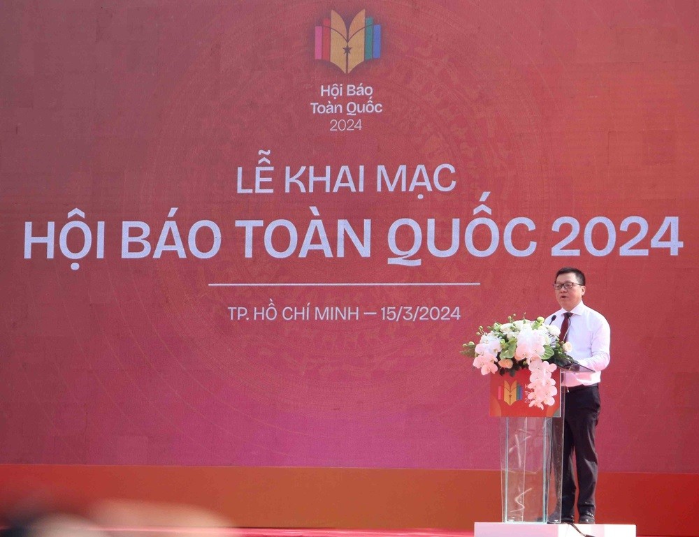 Ông Lê Quốc Minh, Chủ tịch Hội Nhà báo Việt Nam, Tổng biên tập Báo Nhân dân phát biểu khai mạc Hội báo. Ảnh: Lê Toàn