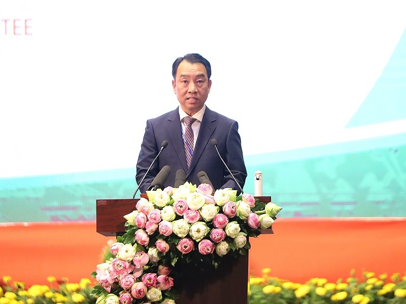 Chủ tịch UBND tỉnh Vĩnh Long Lữ Quang Ngời phát biểu khai mạc Hội nghị. Ảnh: Trung Phạm