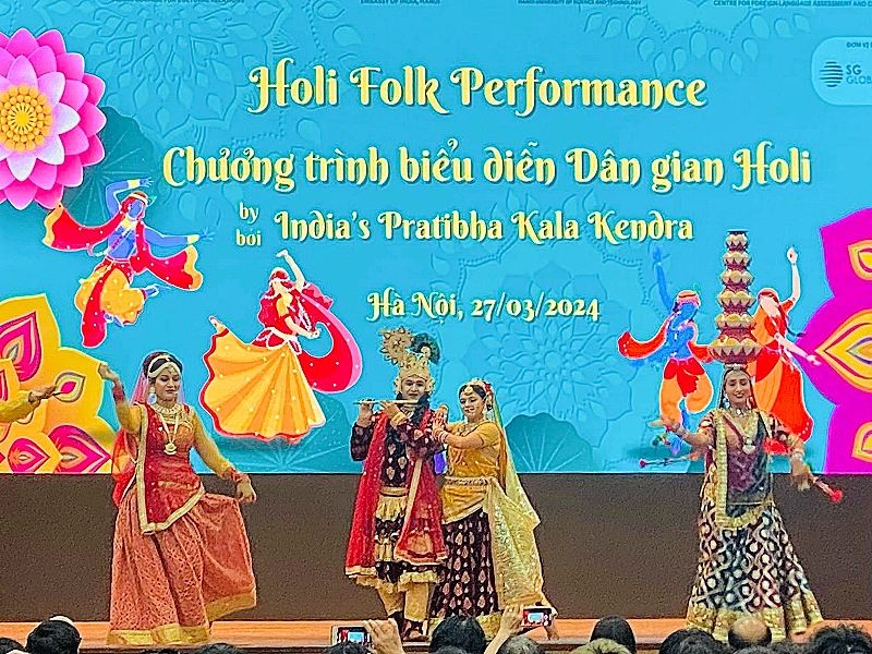 Các tiết mục biểu diễn đậm đà nét hoá Ấn Độ. (Ảnh: Nguyễn Linh)