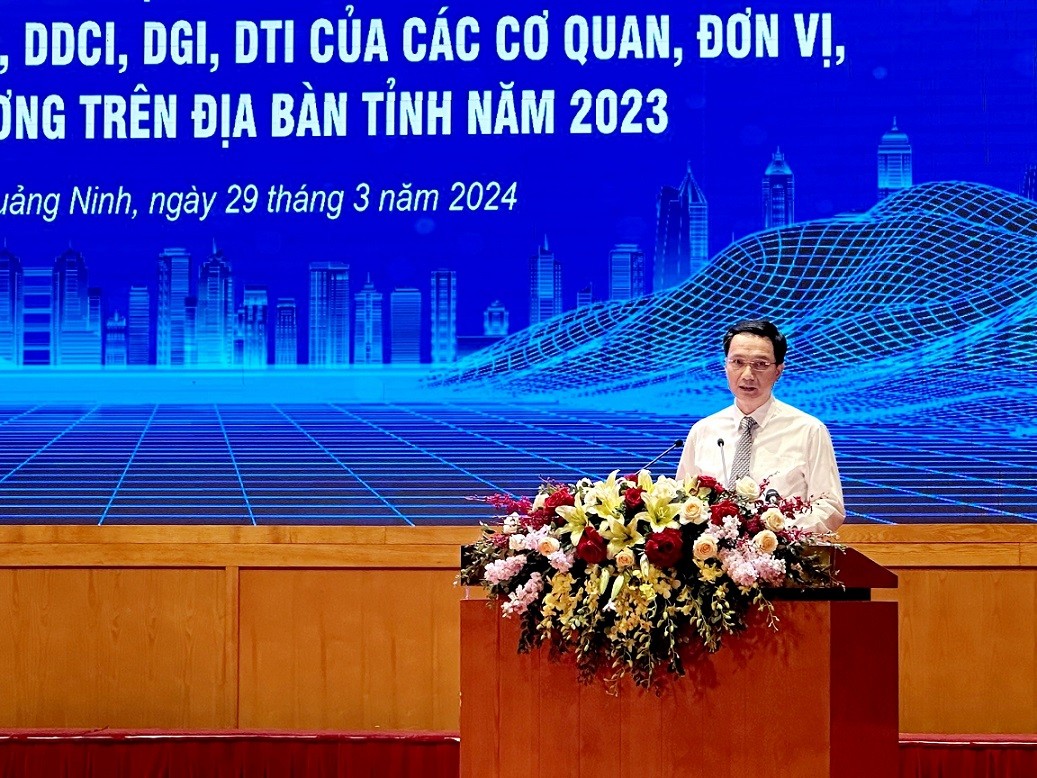 Ông Nguyễn Mạnh Cường, Giám đốc Sở kế hoạch và đầu tư tỉnh Quảng Ninh tham gia tham luận tại hội nghị.