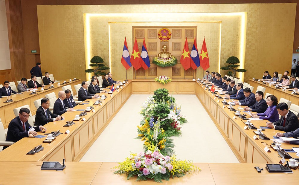 Hai Thủ tướng nhất trí cần tăng cường kết nối hai nền kinh tế, nhất là về thể chế, tài chính, hạ tầng giao thông, năng lượng, viễn thông, du lịch. (Ảnh: Đức Thanh) Hai Thủ tướng nhất trí cần tăng cường kết nối hai nền kinh tế, nhất là về thể chế, tài chính, hạ tầng giao thông, năng lượng, viễn thông, du lịch. (Ảnh: Đức Thanh)