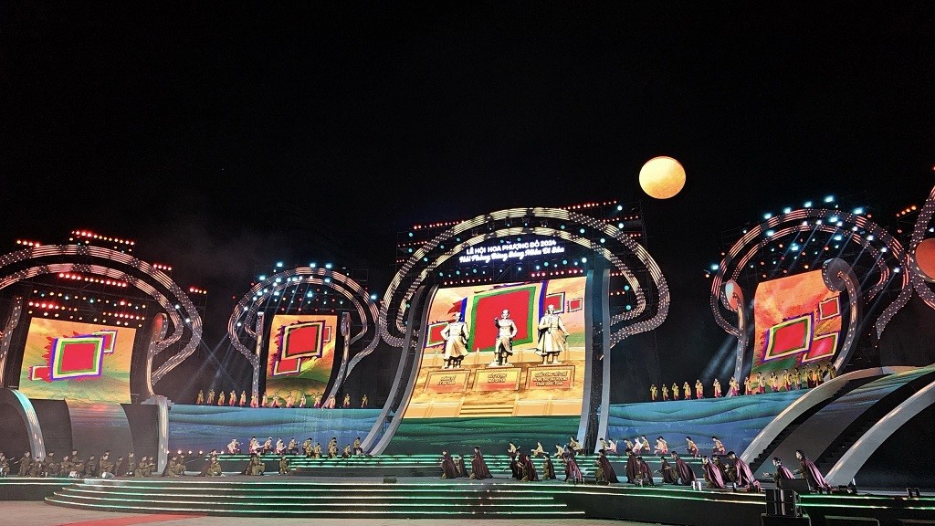 Những câu chuyện lịch sử được kể lại qua các tiết mục nghệ thuật. Ảnh: Thanh Sơn.