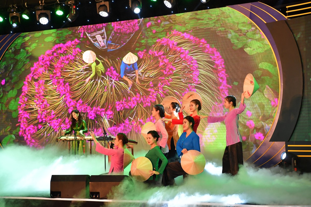 Tiết mục hoà tấu “Giai điệu quê hương” do Vietcombank Chi nhánh Thủ Đức biểu diễn tại sự kiện. Tiết mục đạt giải Khuyến khích Cuộc thi Tài năng Banker