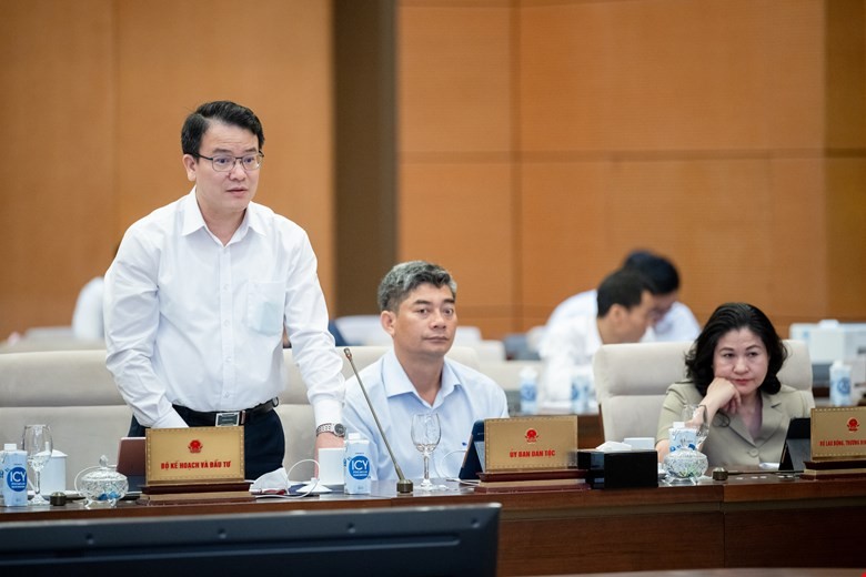 Thứ trưởng Bộ Kế hoạch và Đầu tư Trần Quốc Phương phát biểu tại phiên họp. Thứ trưởng Bộ Kế hoạch và Đầu tư Trần Quốc Phương phát biểu tại phiên họp.