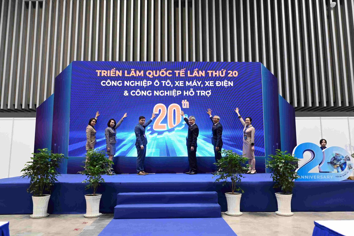 Khai mạc Triển lãm Quốc tế lần thứ 20 về Công nghiệp ô tô, xe máy, xe điện và công nghiệp hỗ trợ.