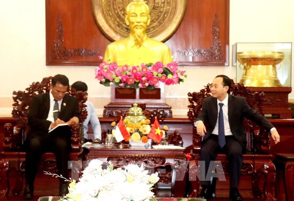 Bộ trưởng Bộ Nông nghiệp Indonesia Andi Amran Sulaiman (trái) và Bí thư Thành ủy Cần Thơ Nguyễn Văn Hiếu tại buổi tiếp. Ảnh: Thu Hiền - TTXVN