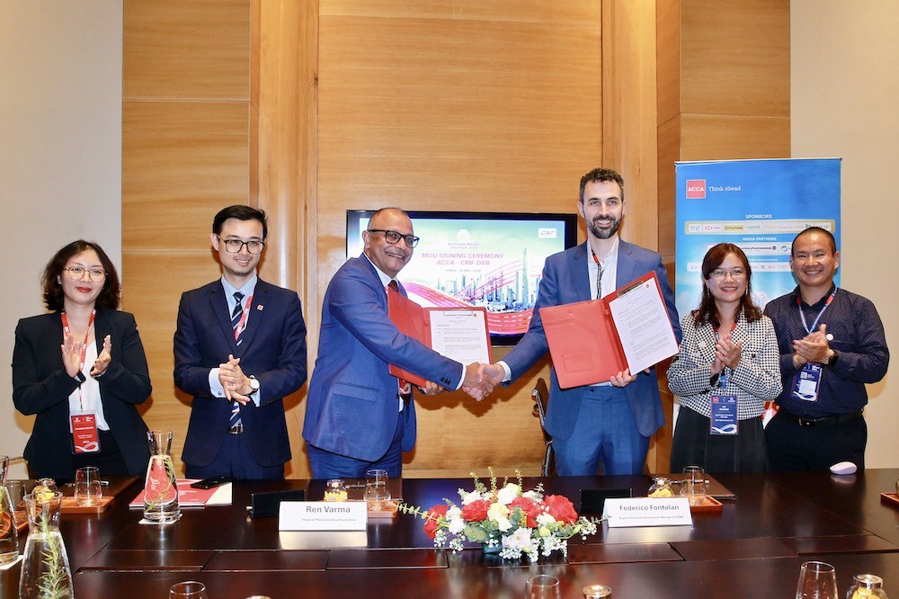 Bên cạnh đó là các ký kết hợp tác trong lĩnh vực đào tạo.