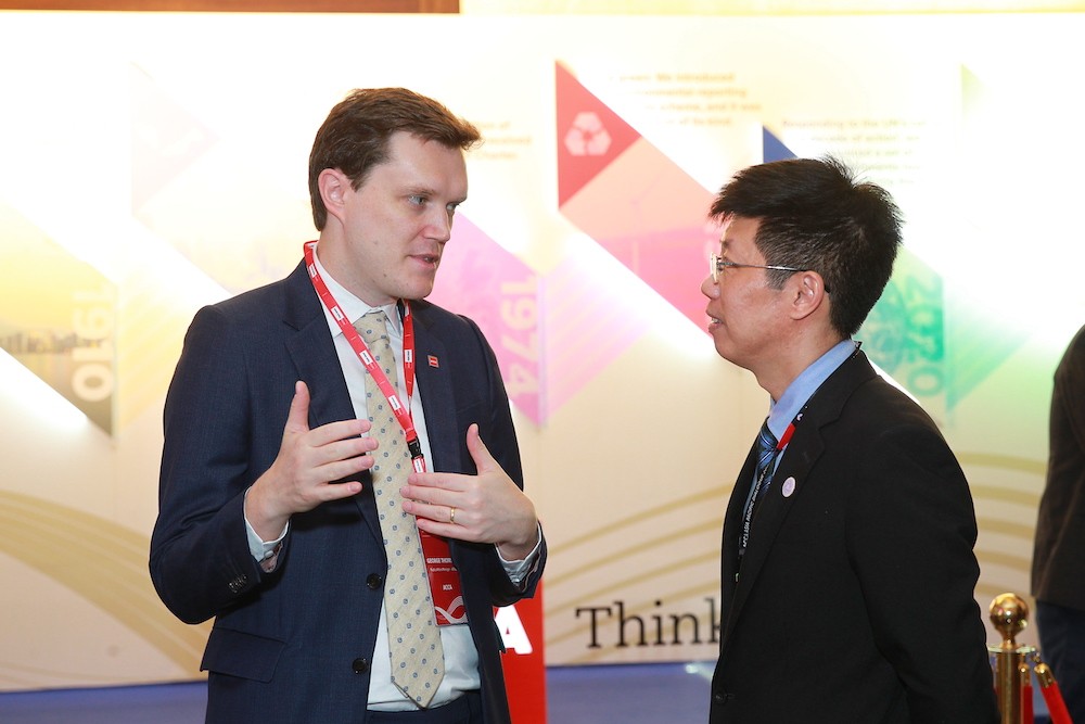 Các đại biểu tham dự có mặt từ rất sớm để gặp gỡ, trao đổi.