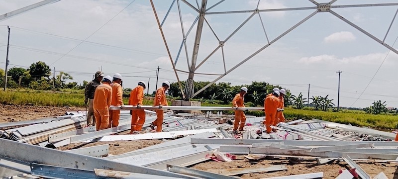 5 Tổng công ty điện lực đã hỗ trợ hơn 1.500 nhân lực tới thi công Đường dây 500 kV mạch 3.