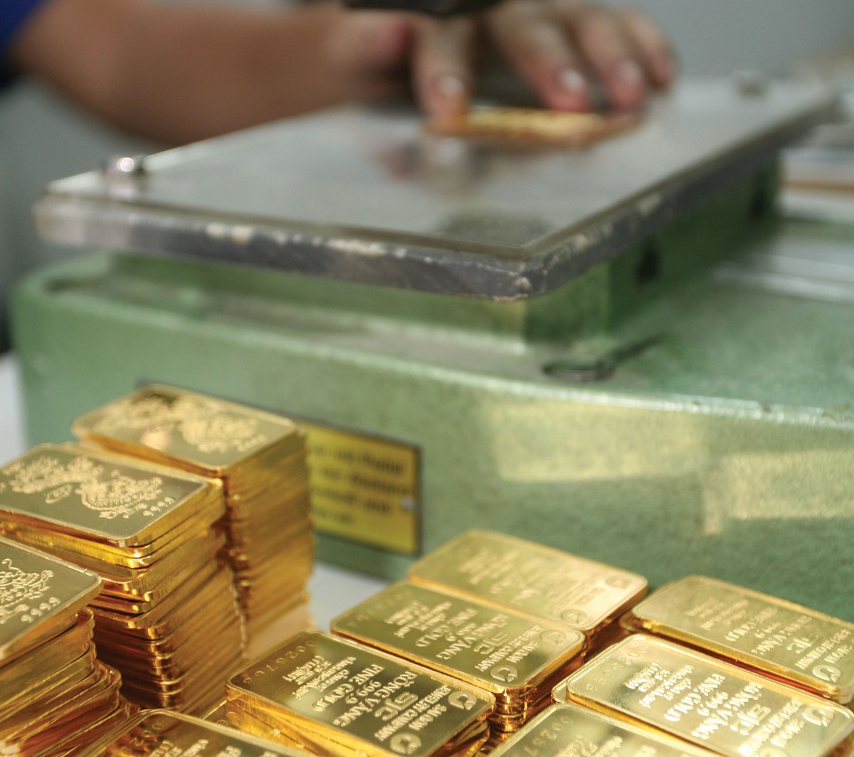 Giá vàng SJC luôn chênh lệch hàng chục triệu đồng/lượng so với giá vàng thế giới Giá vàng SJC luôn chênh lệch hàng chục triệu đồng/lượng so với giá vàng thế giới