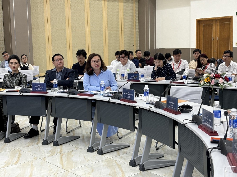 Các chuyên gia, doanh nghiệp hàng đầu trong lĩnh vực tự động hoá chia sẻ tại Hội nghị chiều ngày 20/6. Ảnh: Gia Hân Các chuyên gia, doanh nghiệp hàng đầu trong lĩnh vực tự động hoá chia sẻ tại Hội nghị chiều ngày 20/6. Ảnh: Gia Hân