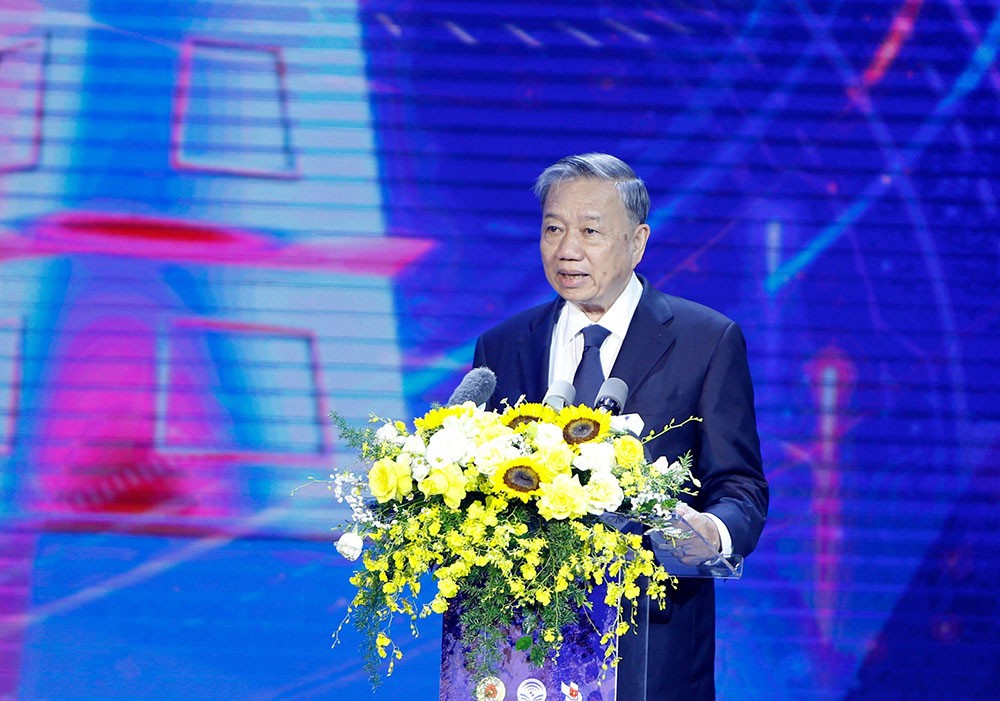 Chủ tịch nước Tô Lâm gửi đến các thế hệ nhà báo, người làm báo, công chúng báo chí trong và ngoài nước những tình cảm thân thiết, lời thăm hỏi ân cần, lời chúc mừng tốt đẹp nhất của Tổng Bí thư Nguyễn Phú Trọng. (Ảnh: Đức Thanh)