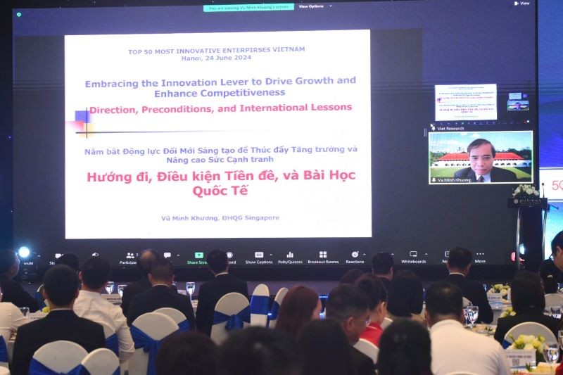 PGS.TS Vũ Minh Khương,Trường Chính sách Công Lý Quang Diệu (Đại học Quốc gia Singapore) chia sẻ với cộng đồng doanh nghiệp Việt Nam tại chức Lễ công bố Danh sách Top 50 Doanh nghiệp Sáng tạo và Kinh doanh hiệu quả Việt Nam 2024