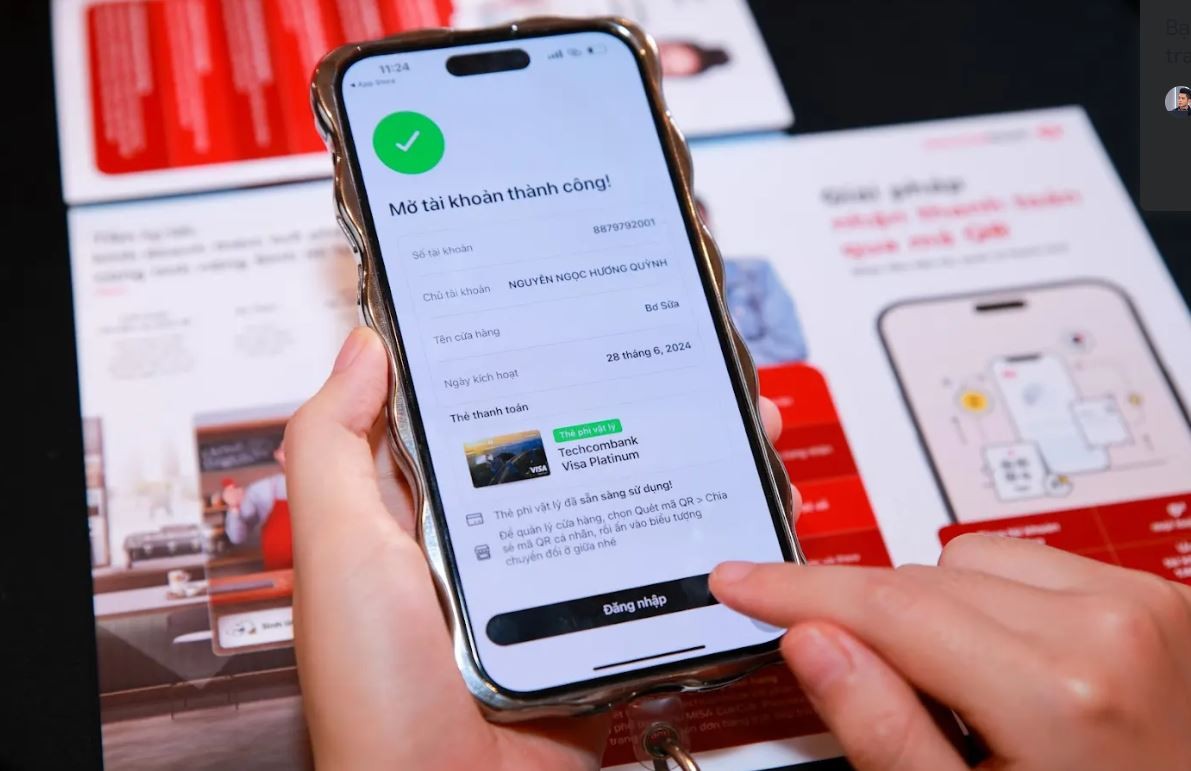 Khách tham dự sự kiện trải nghiệm mở mới tài khoản thanh toán tối ưu cho nhà bán hàng.