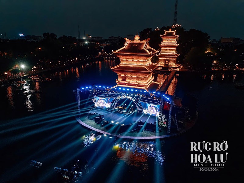 Đêm nhạc Rực rỡ Hoa Lư 2024 được tổ chức cuối tháng 4 vừa qua đã thu hút hàng ngàn khách du lịch trong và ngoài nước.