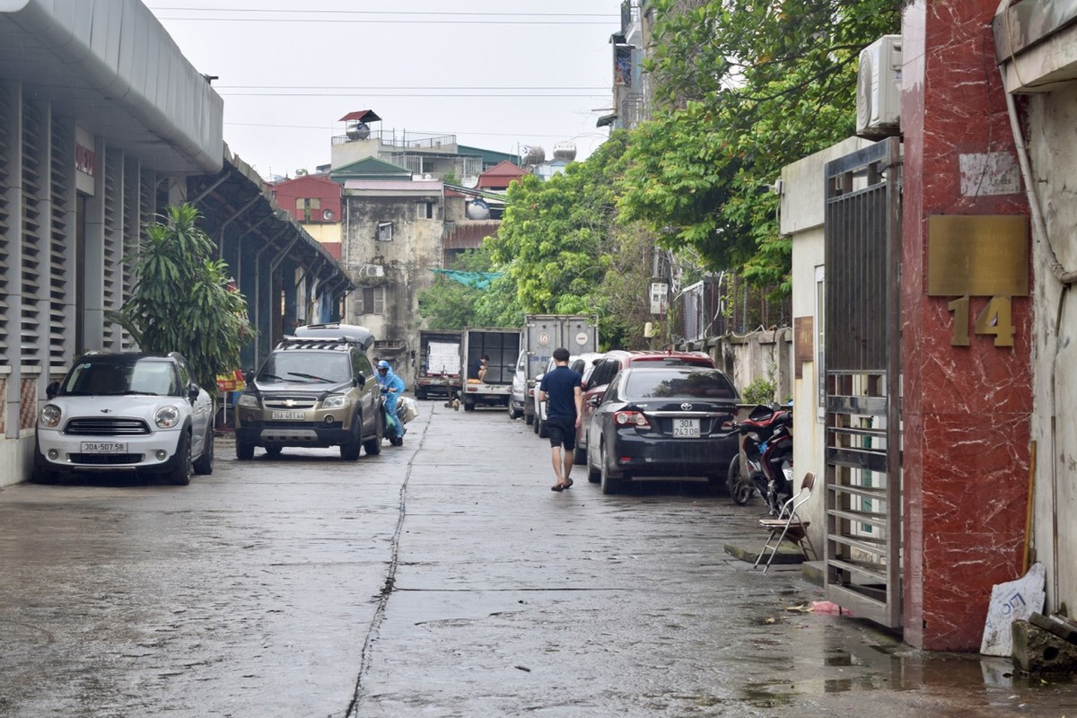 Hiện khu đất đang được trưng dụng làm kho chứa hàng hóa.