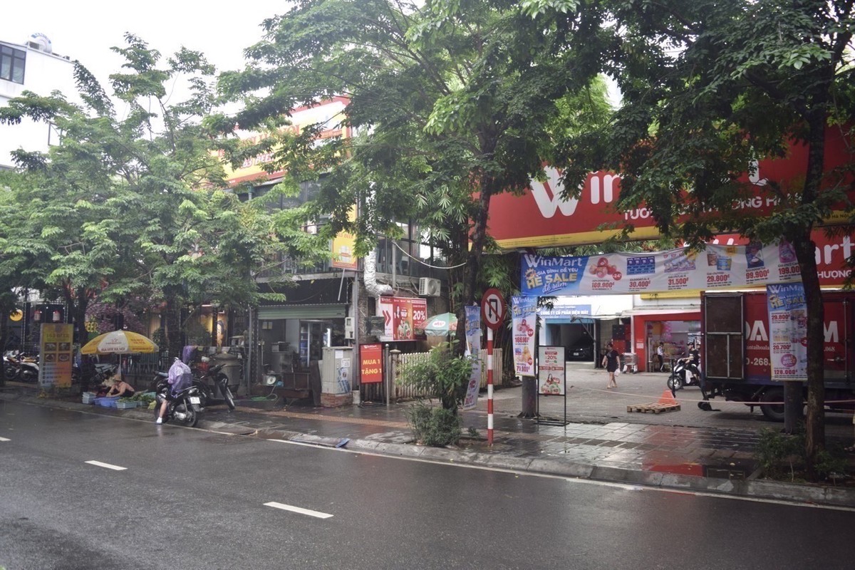 Khu đất đầu tiên nằm tại số 163 phố Đại La, phường Đồng Tâm, có diện tích khoảng 2.170 m2. Vào năm 2015, UBND TP. Hà Nội đã phê duyệt nơi đây là đất công cộng đơn vị ở và được quản lý bởi CTCP Điện máy, xe đạp, xe máy.