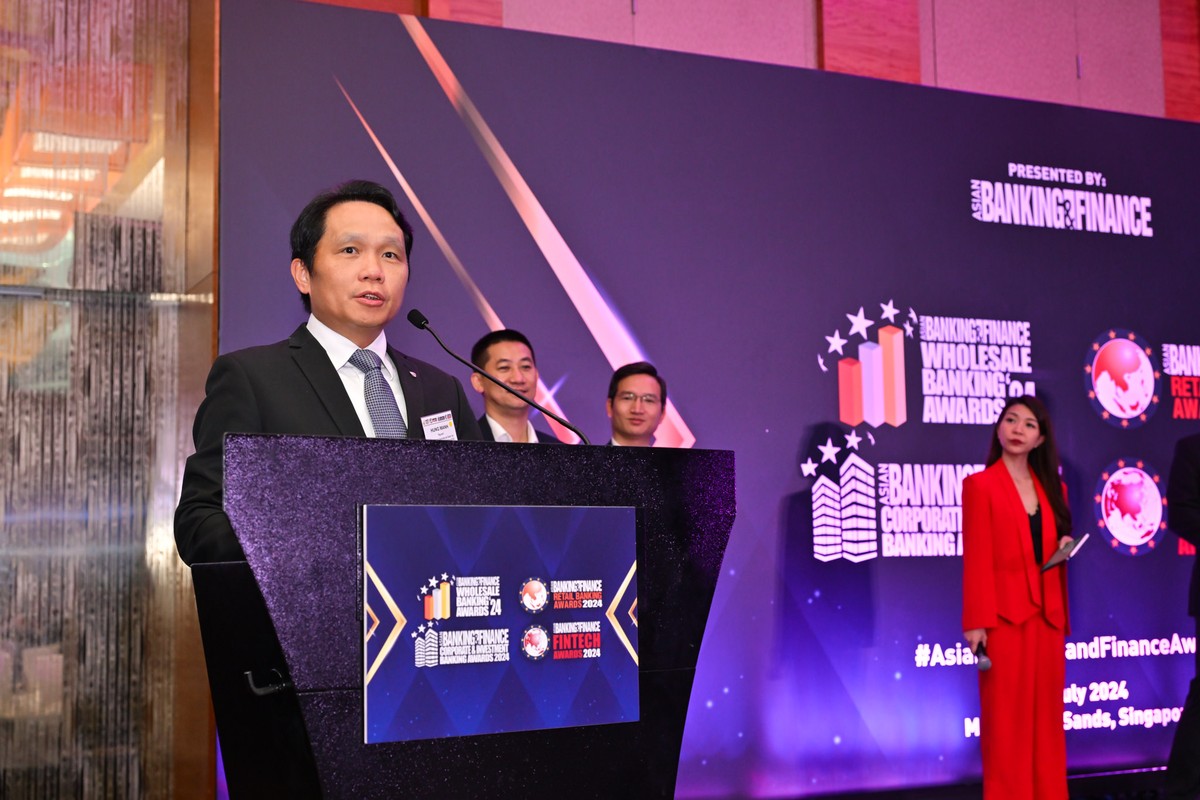 Ông Nguyễn Mạnh Hùng -Thành viên HĐQT Vietcombank phát biểu tại Lễ trao giải ABF 2024