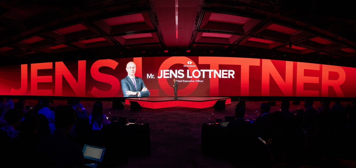 TCB_CEO Jens Lottner mở đầu sự kiện với bài phát biểu khai mạc ấn tượng