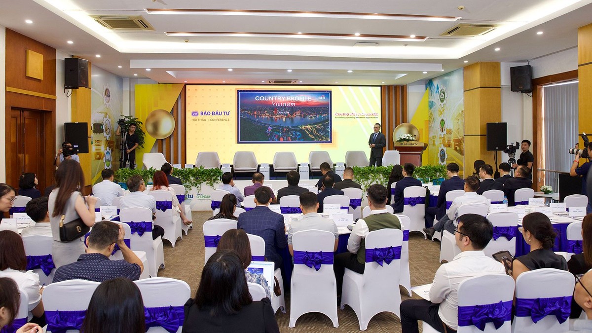 Ông Hoàng Xuân Trung, Trưởng phòng Khách hàng Doanh nghiệp, Khối nguồn vốn, Ngân hàng Citibank Việt Nam tại Hội thảo.