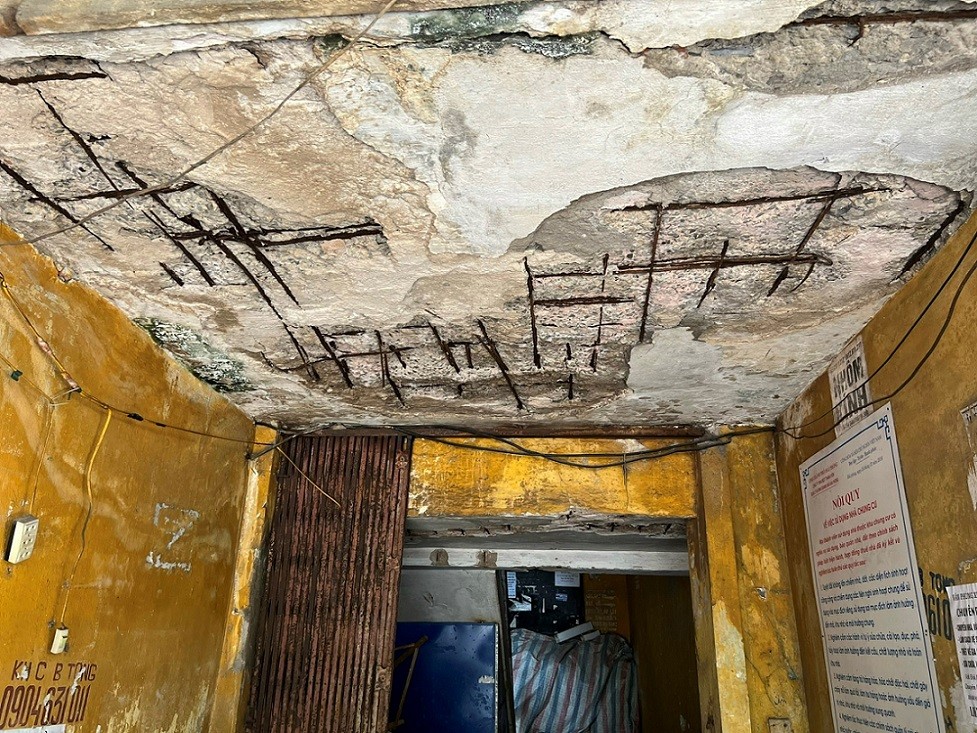 Khu chung cư Vạn Mỹ đang trong tình trạng hư hỏng tổng thể, rất nguy hiểm, cần phải có các biện pháp chống đỡ khẩn cấp.