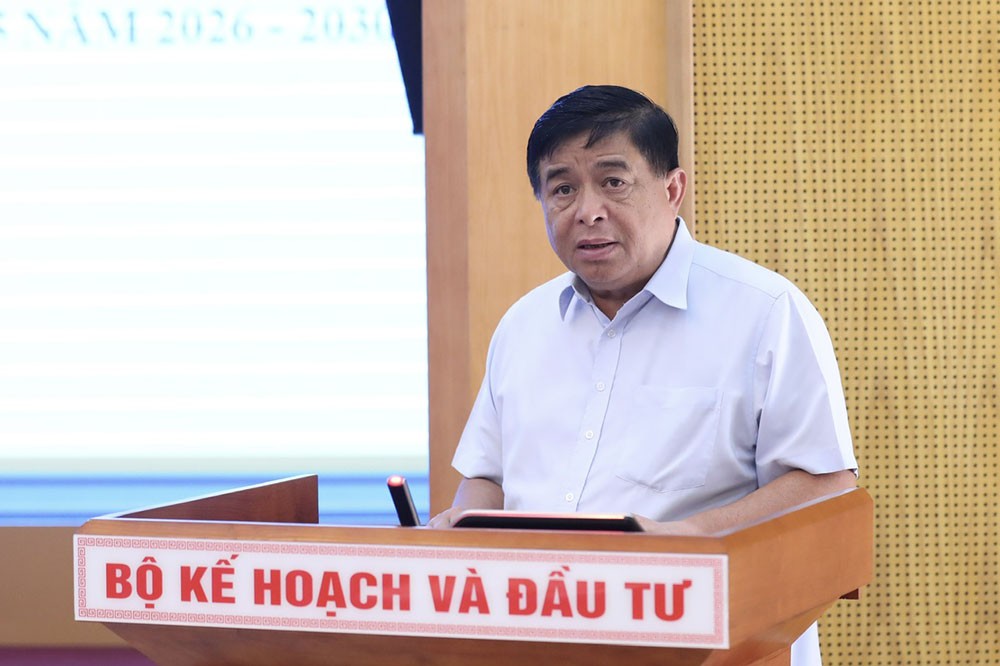 Bộ trưởng Bộ Kế hoạch và Đầu tư Nguyễn Chí Dũng, Tổ trưởng Tổ Biên tập phát biểu khai mạc phiên họp. (Ảnh: Đức Trung)