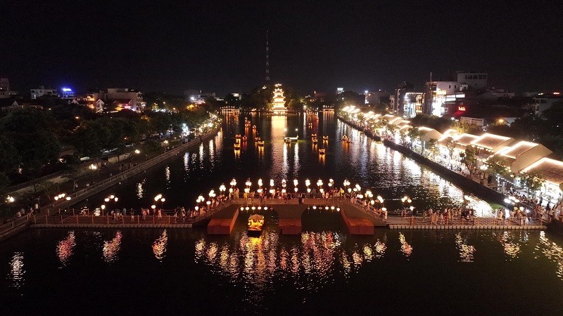 Phố cổ Hoa Lư đã trở thành điểm nhấn của hoạt động du lịch về đêm tại thành phố Ninh Bình.