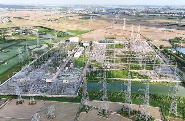 Trạm biến áp 500 kV Phố Nối là điểm cuối cùng của Dự án đường dây 500 kV mạch 3 có nhiệm vụ tiếp nhận điện từ miền Trung ra ngoài Bắc.