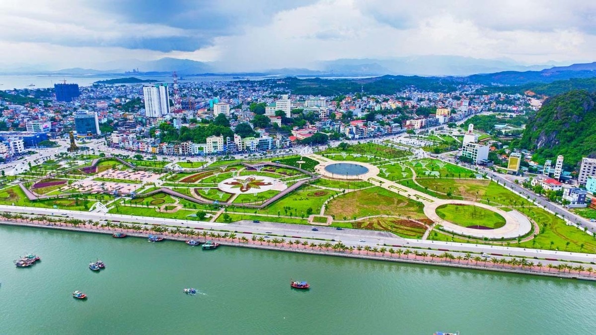 Công viên hoa Hạ Long - nơi diễn ra Lễ hội Thuyền buồm, Dù bay, Motor nước. Ảnh: Báo Quảng Ninh