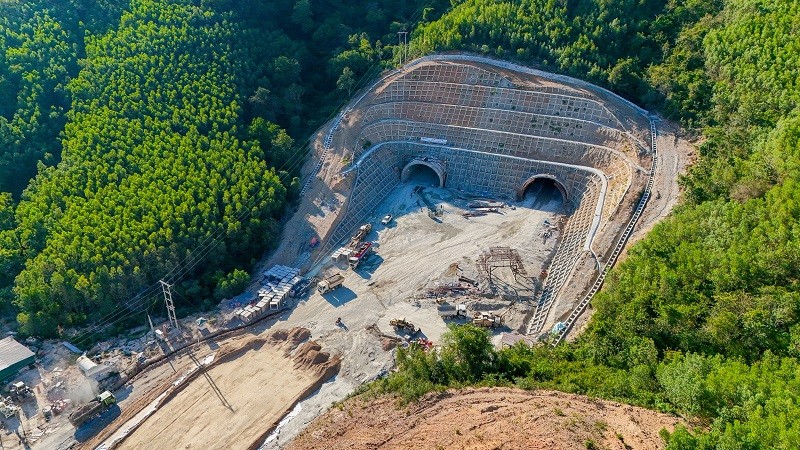 Các nhà thầu tiếp tục đẩy nhanh tiến độ thi công đảm bảo theo kế hoạch đã đặt ra.