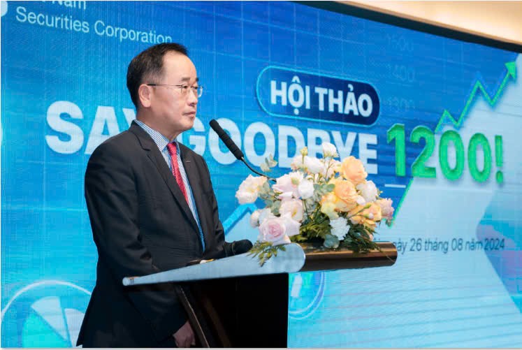 Ông Park Won Sang – Tổng giám đốc CTCP Chứng khoán KIS Việt Nam phát biểu chào mừng tại Hội thảo. Ông Park Won Sang – Tổng giám đốc CTCP Chứng khoán KIS Việt Nam phát biểu chào mừng tại Hội thảo.